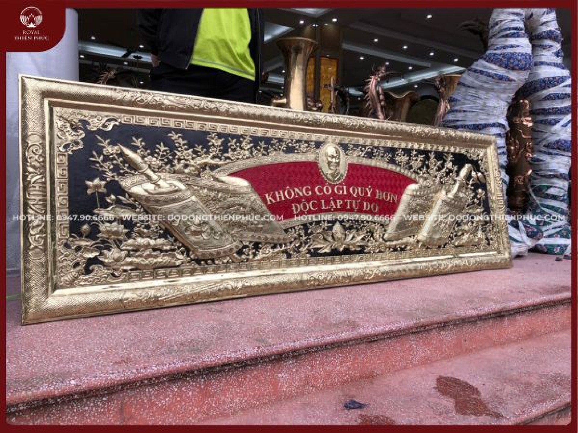 Đại tự bằng đồng “không gì quý hơn độc lập tự do”